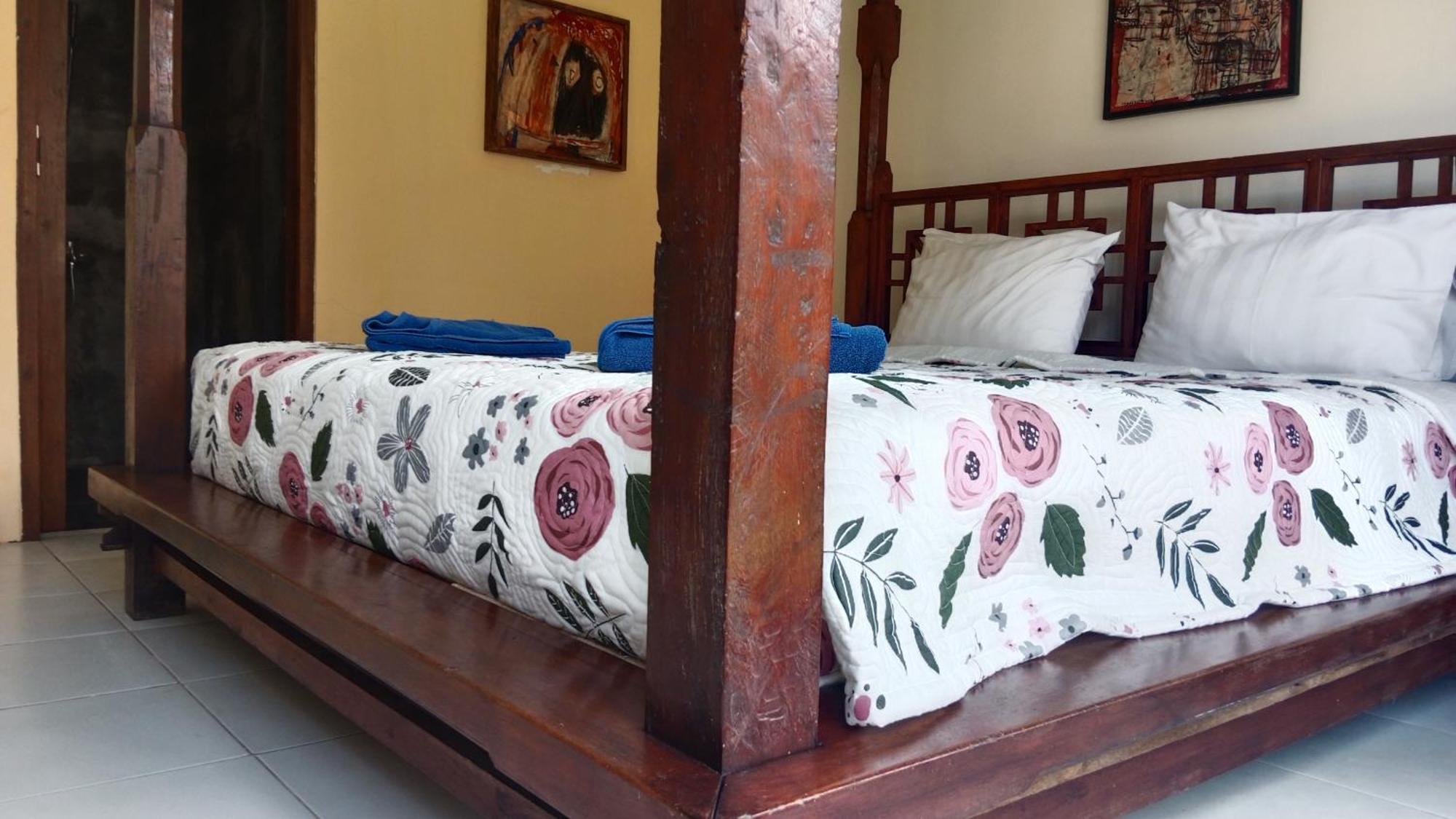 Guest house Rumah Paros & Gallery
