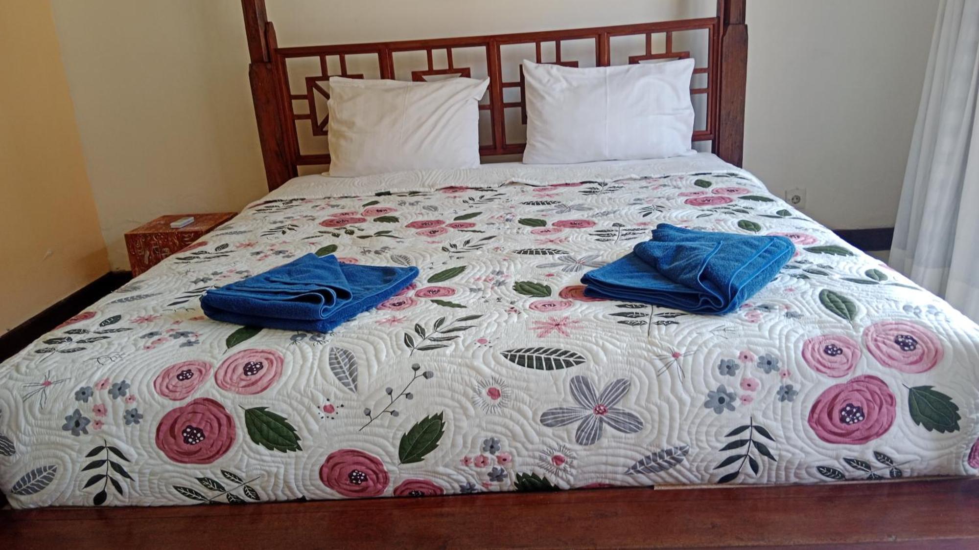 Rumah Paros & Gallery
