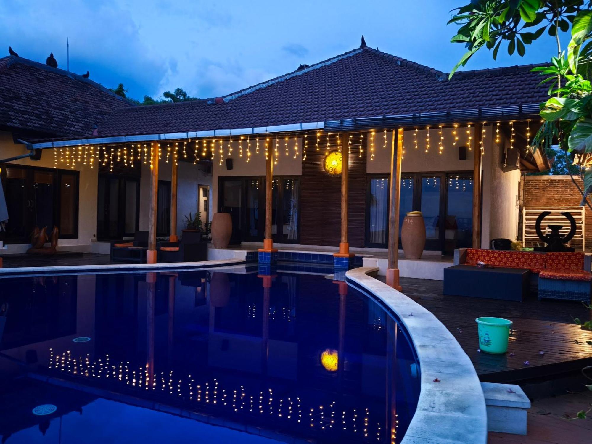 The Dharma - Mountain, Sea & Sunset View - Private W Starlink - 5br Villa Lovina (Bali)