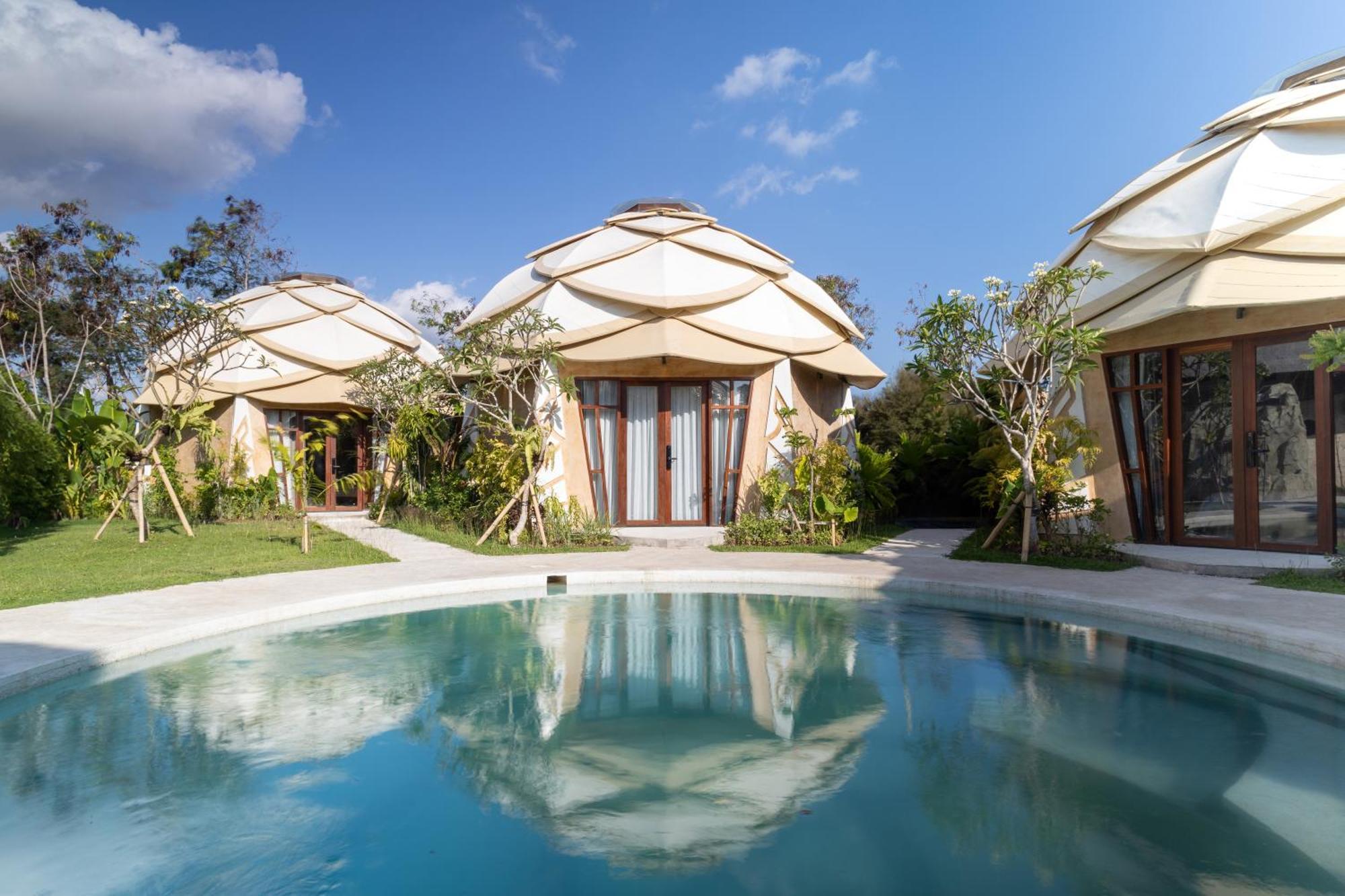 Nuanu & Hotel Tanah Lot (Bali)