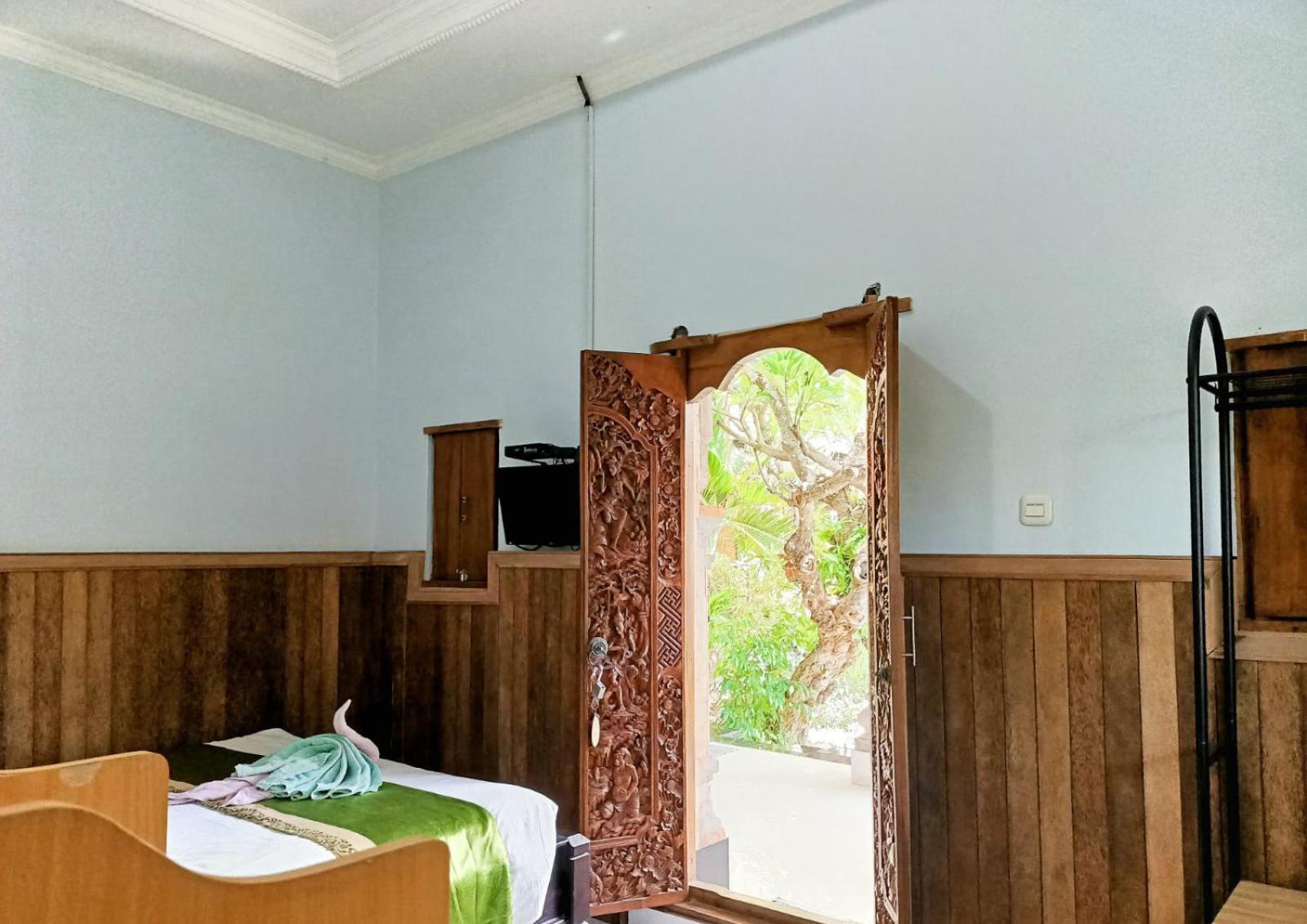 Palace Homestay *