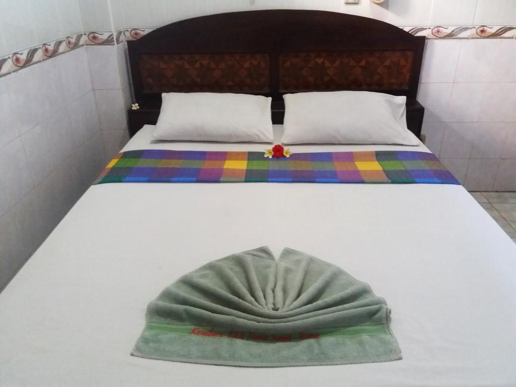 Kembar Padangbai Guest house 2*