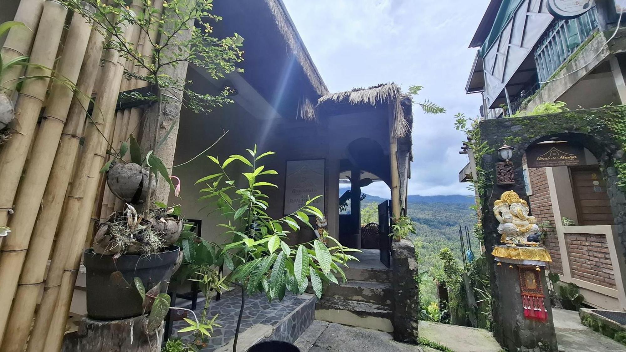 Umah De Madya & Rooftop De Madya Guest house 3*