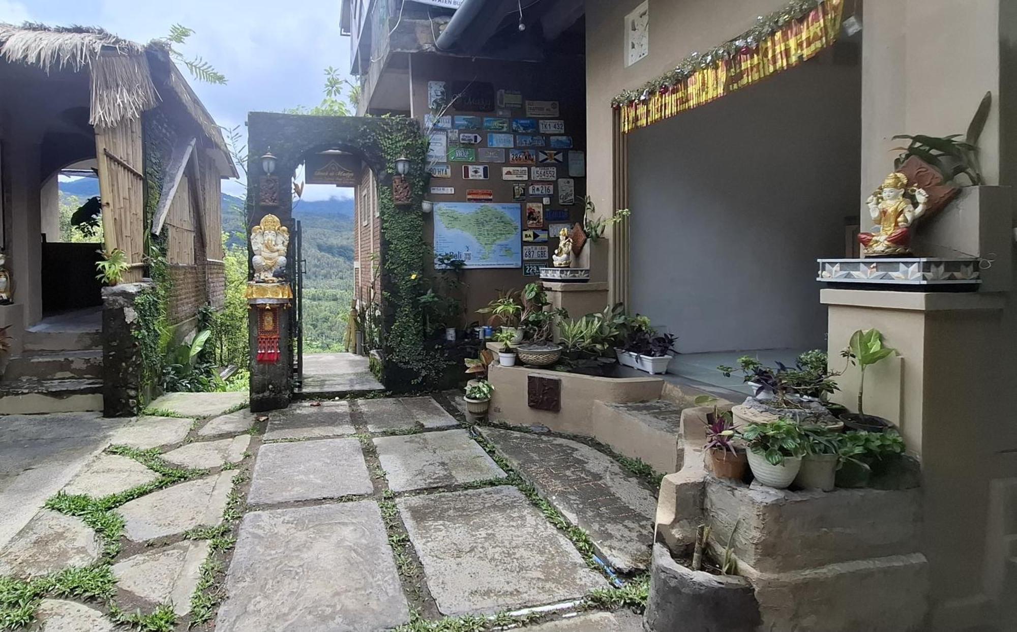 Guest house Umah De Madya & Rooftop De Madya 3*