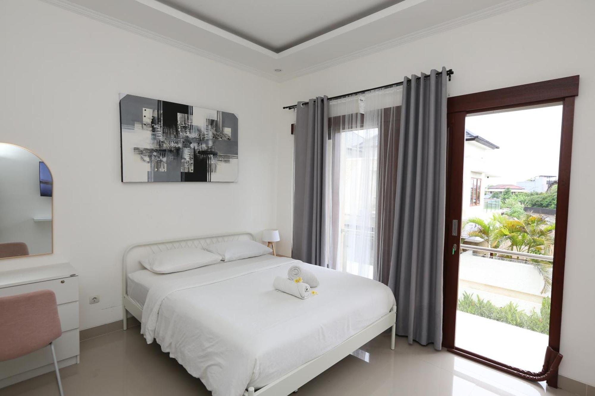 Queen By Walidwipa Paradise Hospitality Villa Seminyak (Bali)