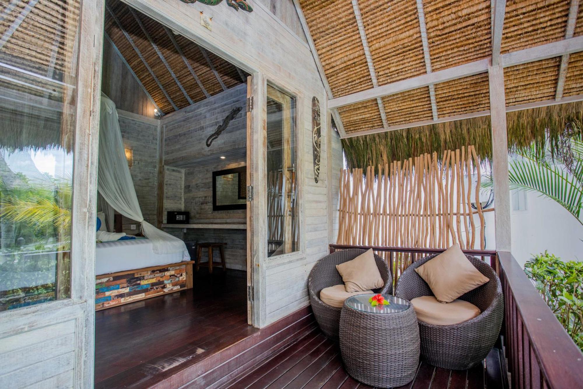 Water Blow Huts Holiday park Nusa Lembongan (Bali)