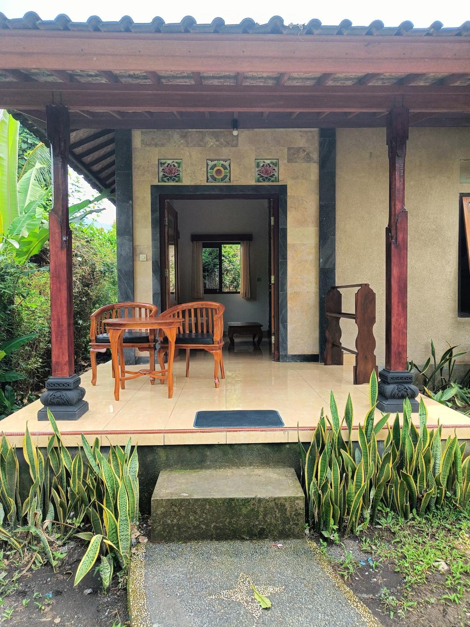 Guest house Giri Carik