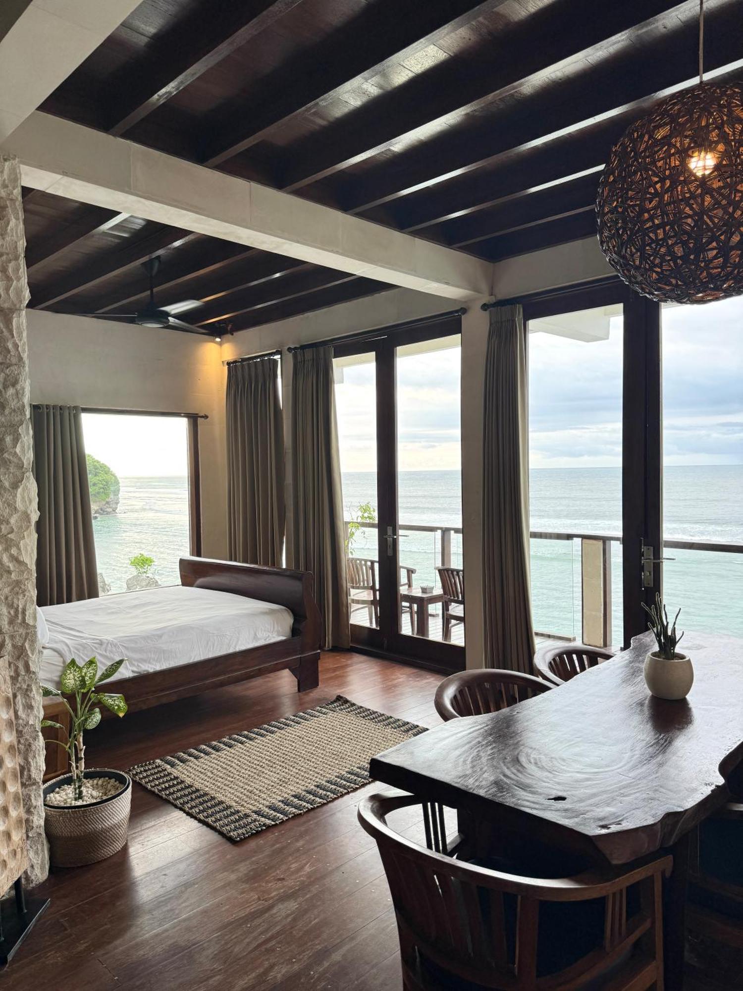 Bale Bingin Beachfront