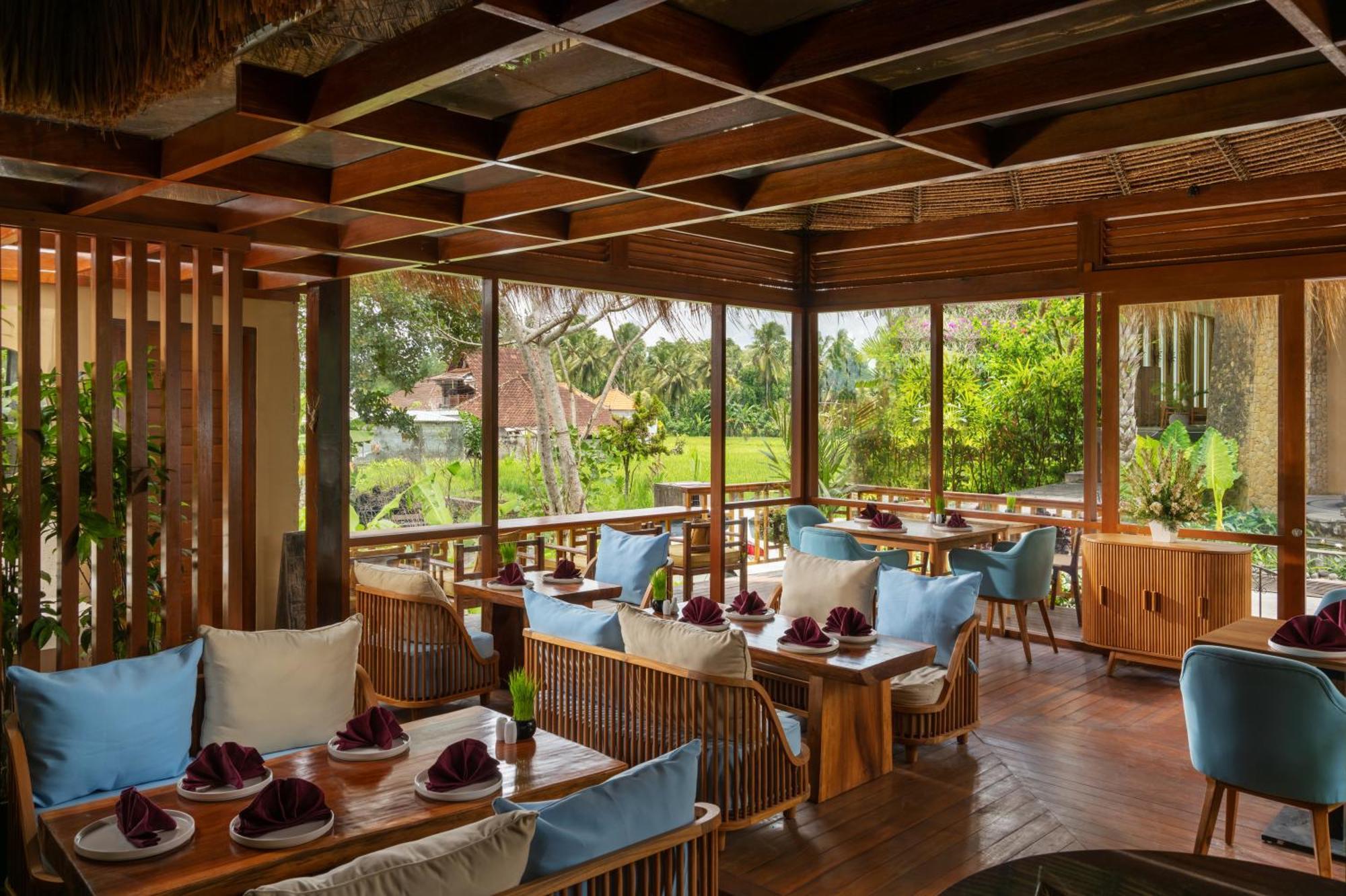 Honai Resor 4*