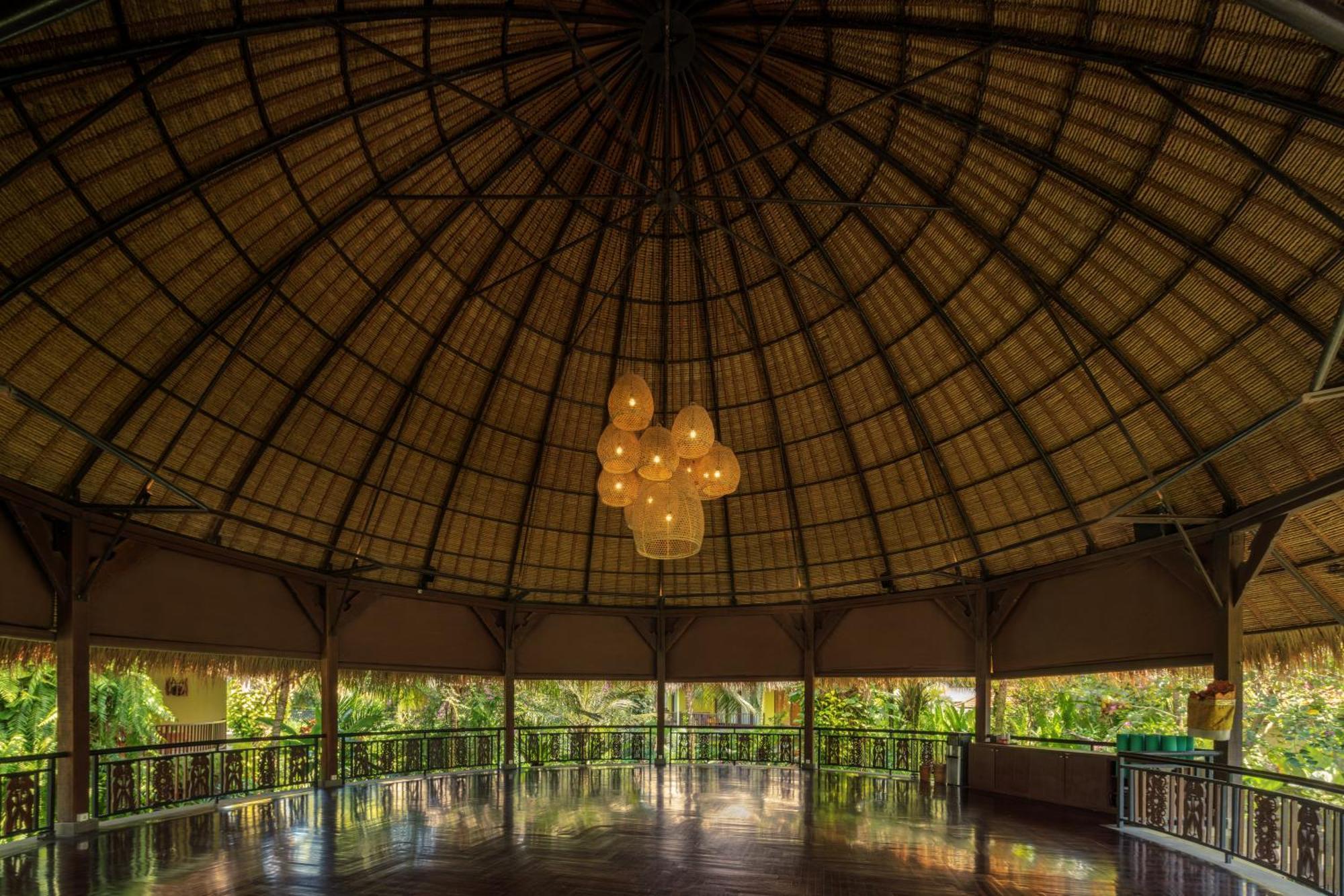 Honai Resor 4*