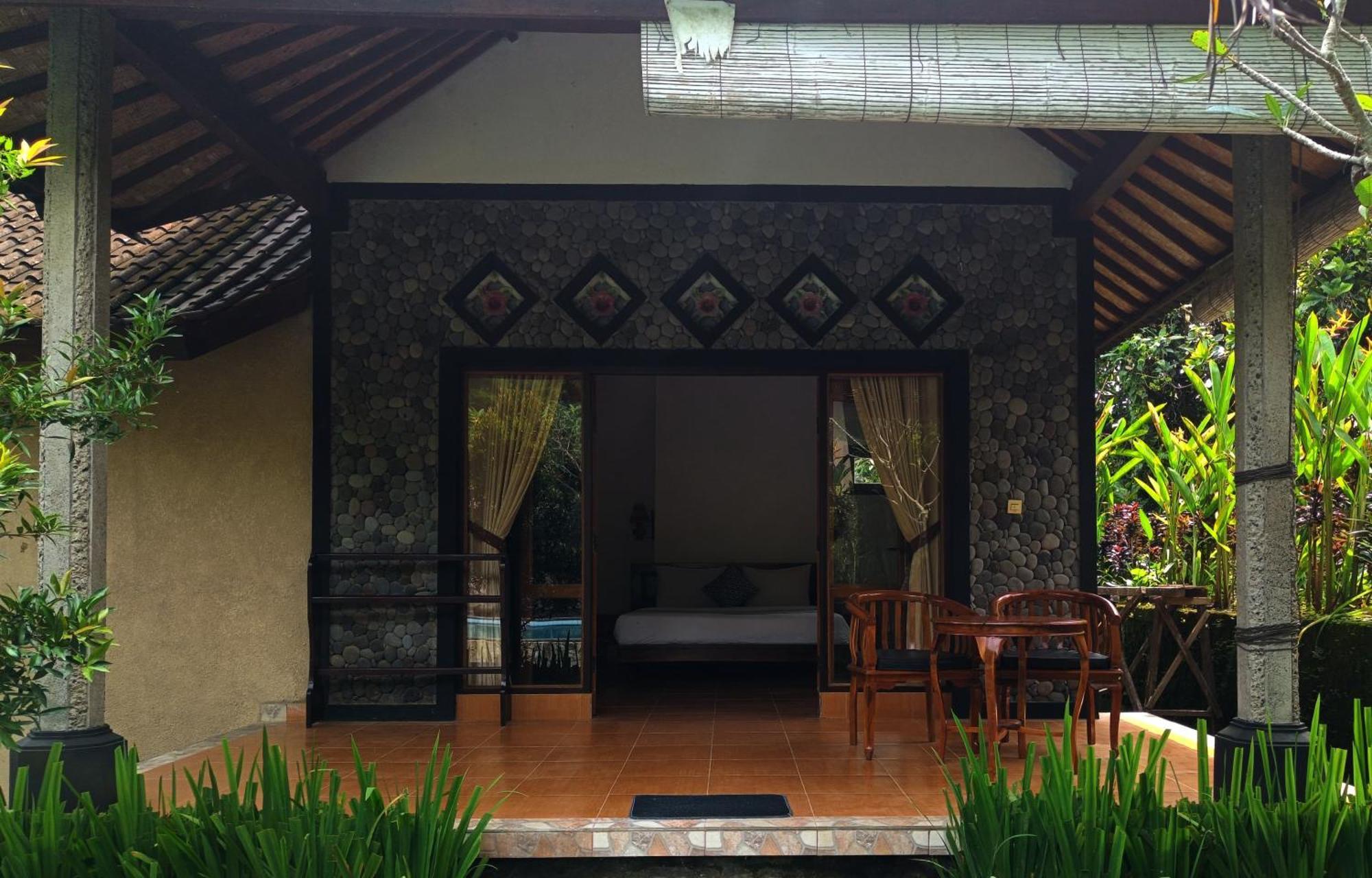 Guest house Giri Carik 3*