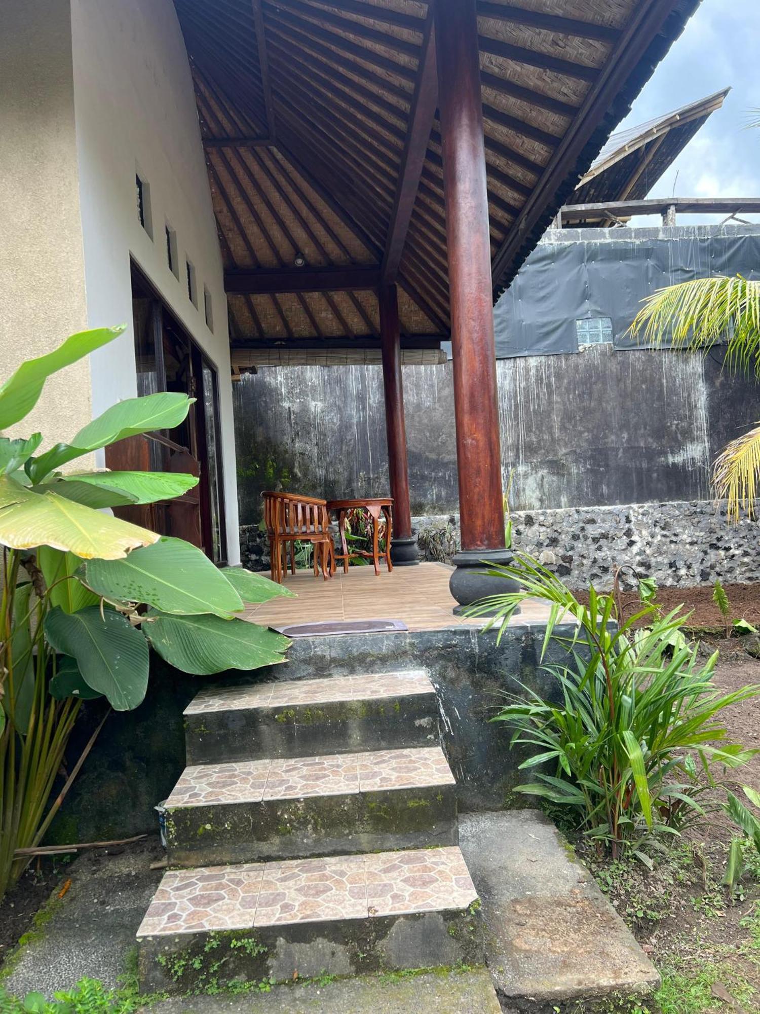 Guest house Giri Carik