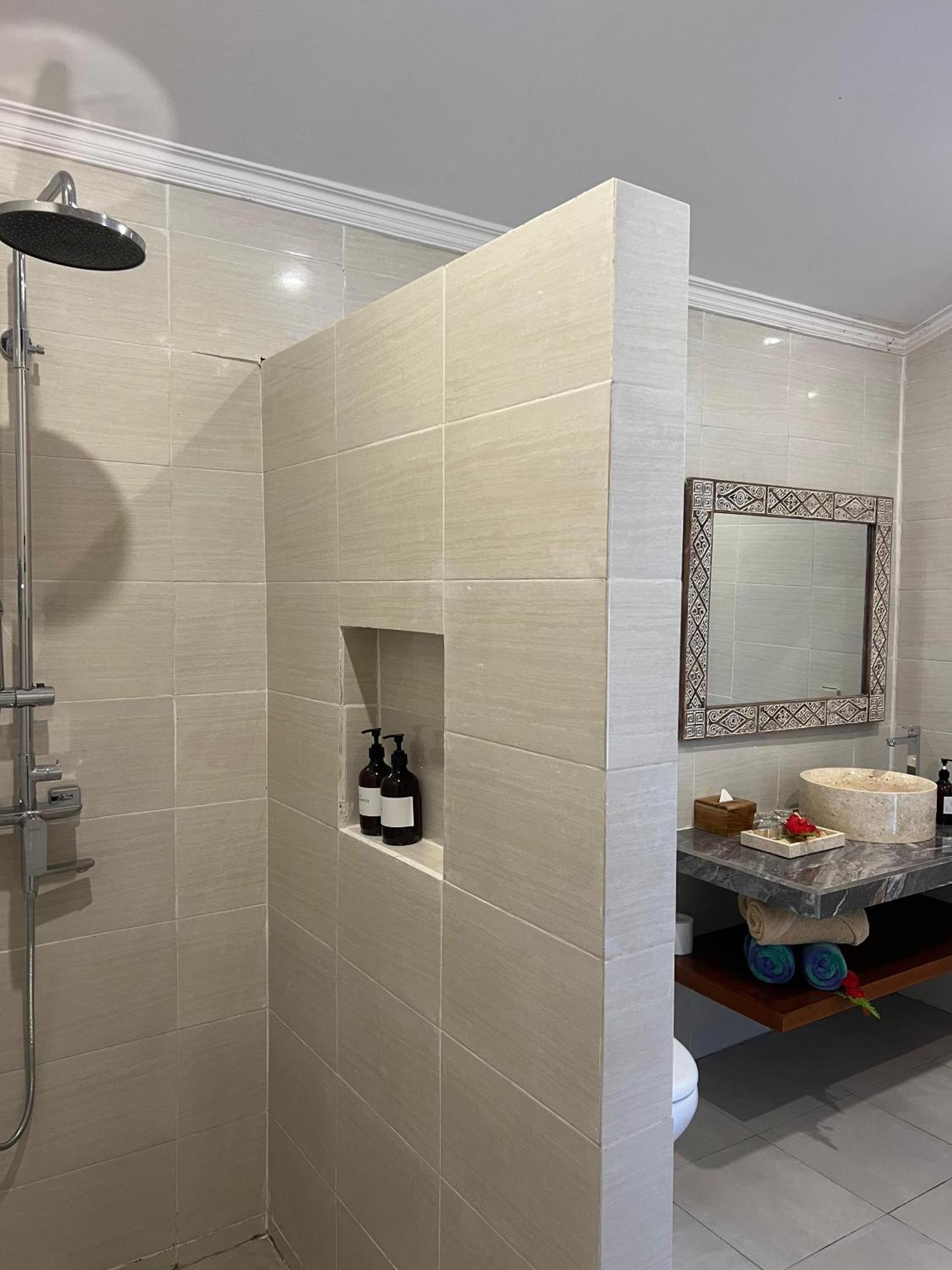 Giri Carik Guest house 3*