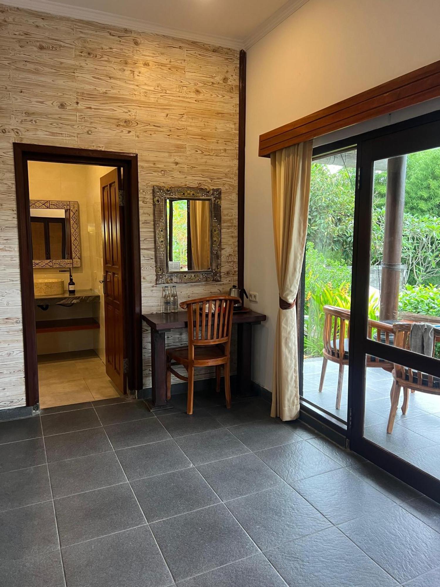 Guest house Giri Carik