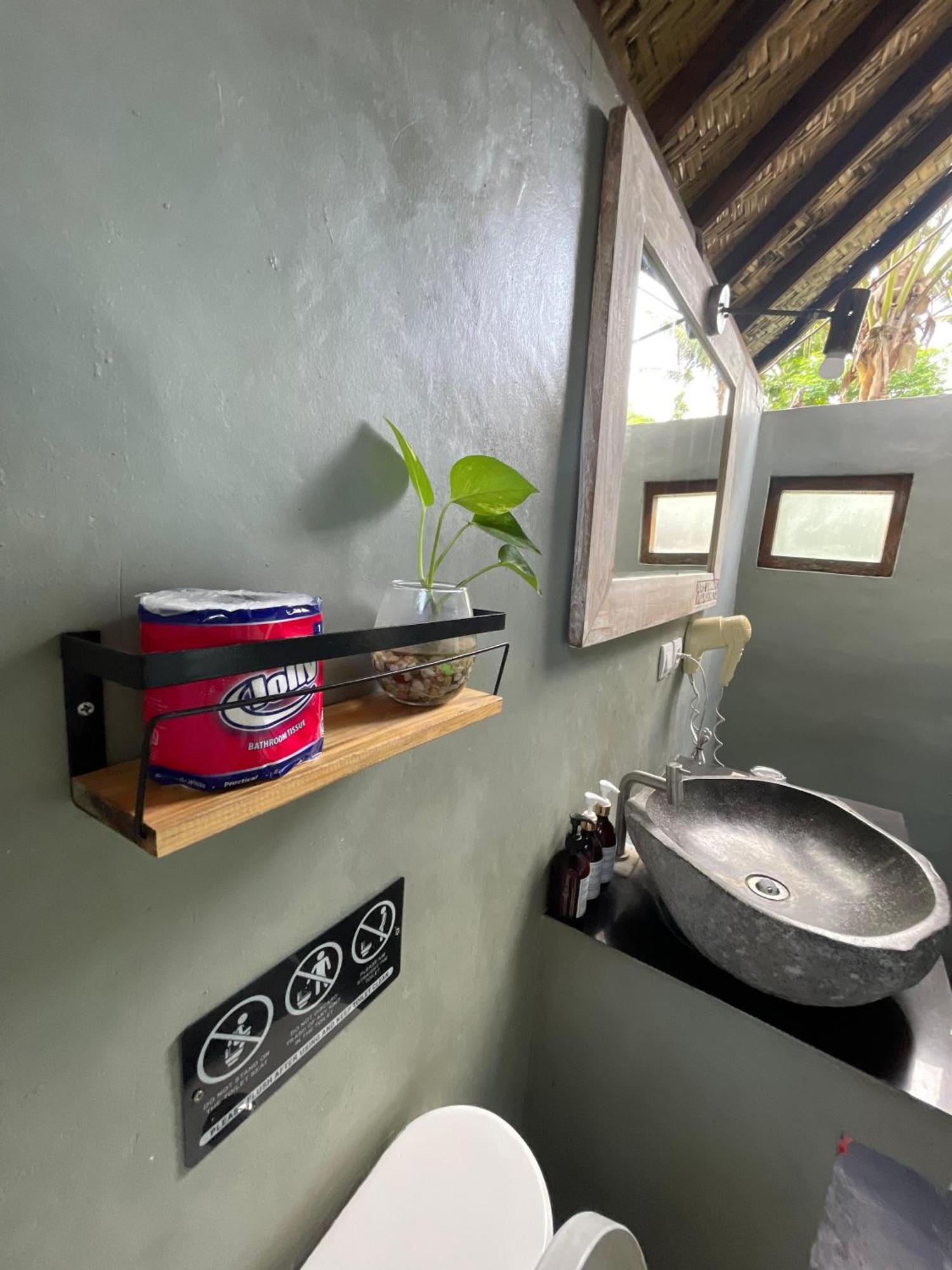 Apit Lawang & Resto Guest house Batununggul