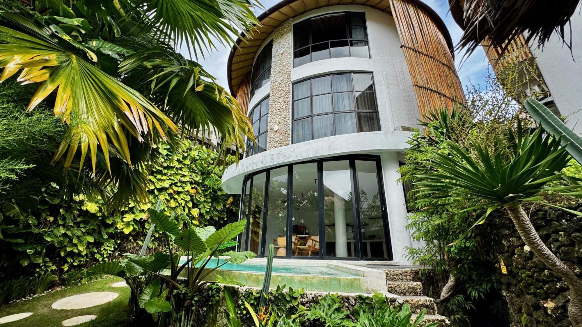 Hillstone Luxury Village