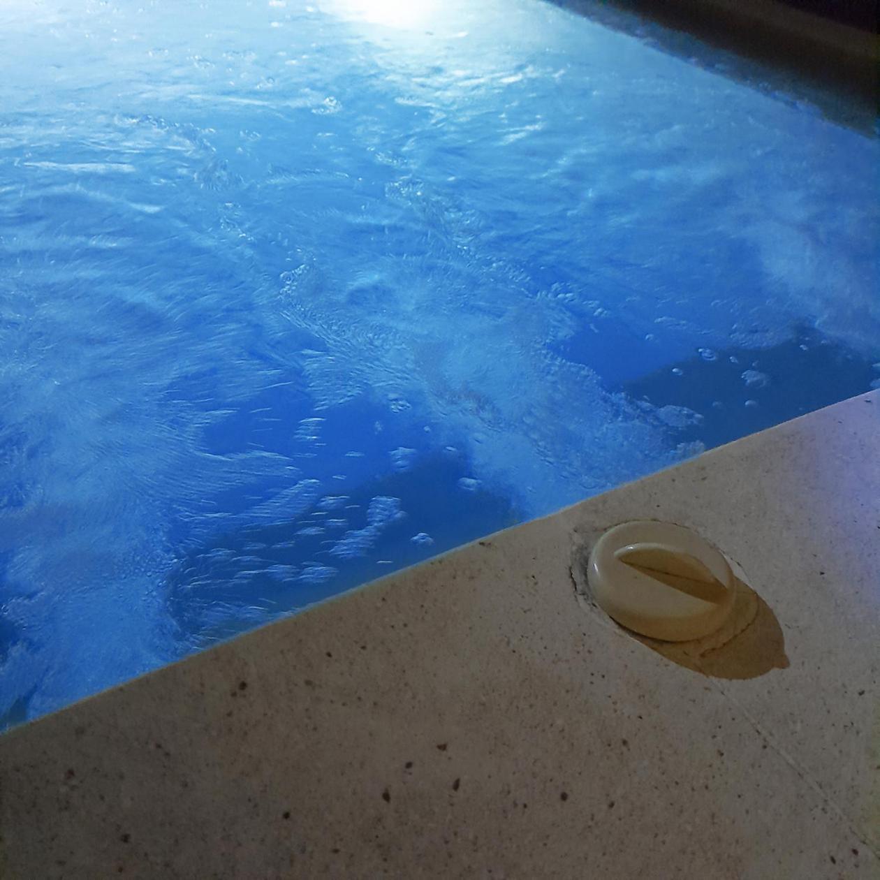 Promo! Private Vacation Villa, 2 Pools,4 Bedrooms,4 Bathrooms, Bali Holiday home