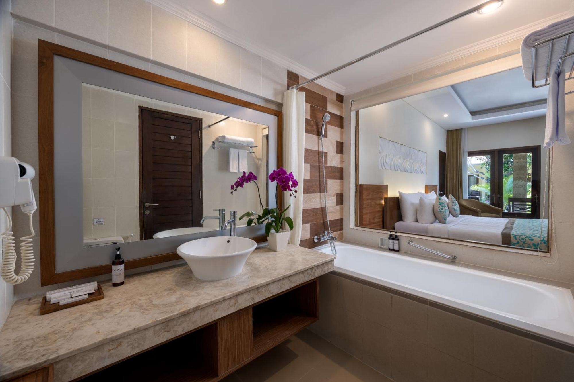 Hotel Adhi Jaya 4*
