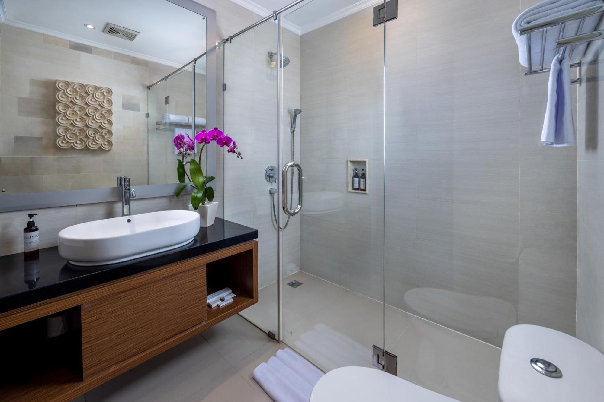 Adhi Jaya Hotel 4*