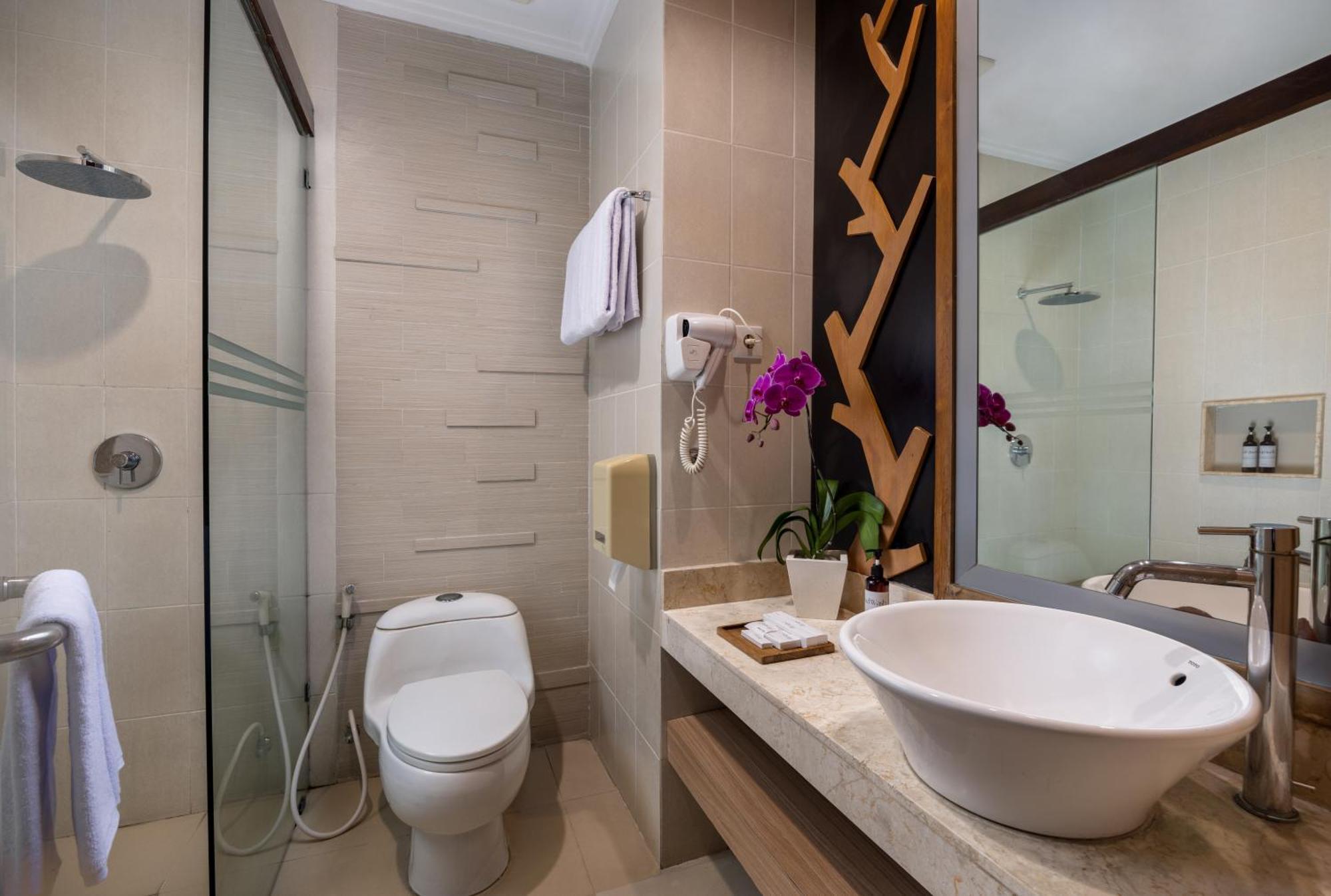 Adhi Jaya 4*
