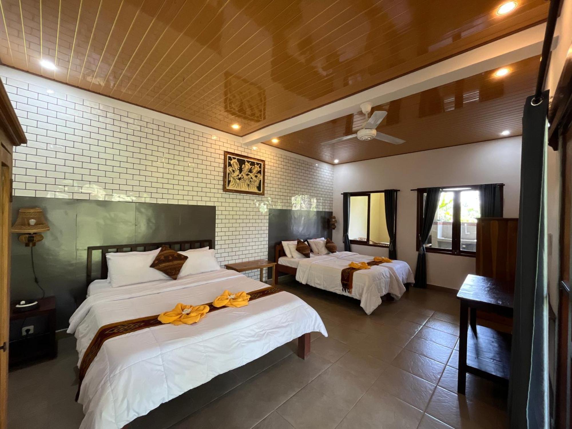 Khrisna Hs And Guest house
