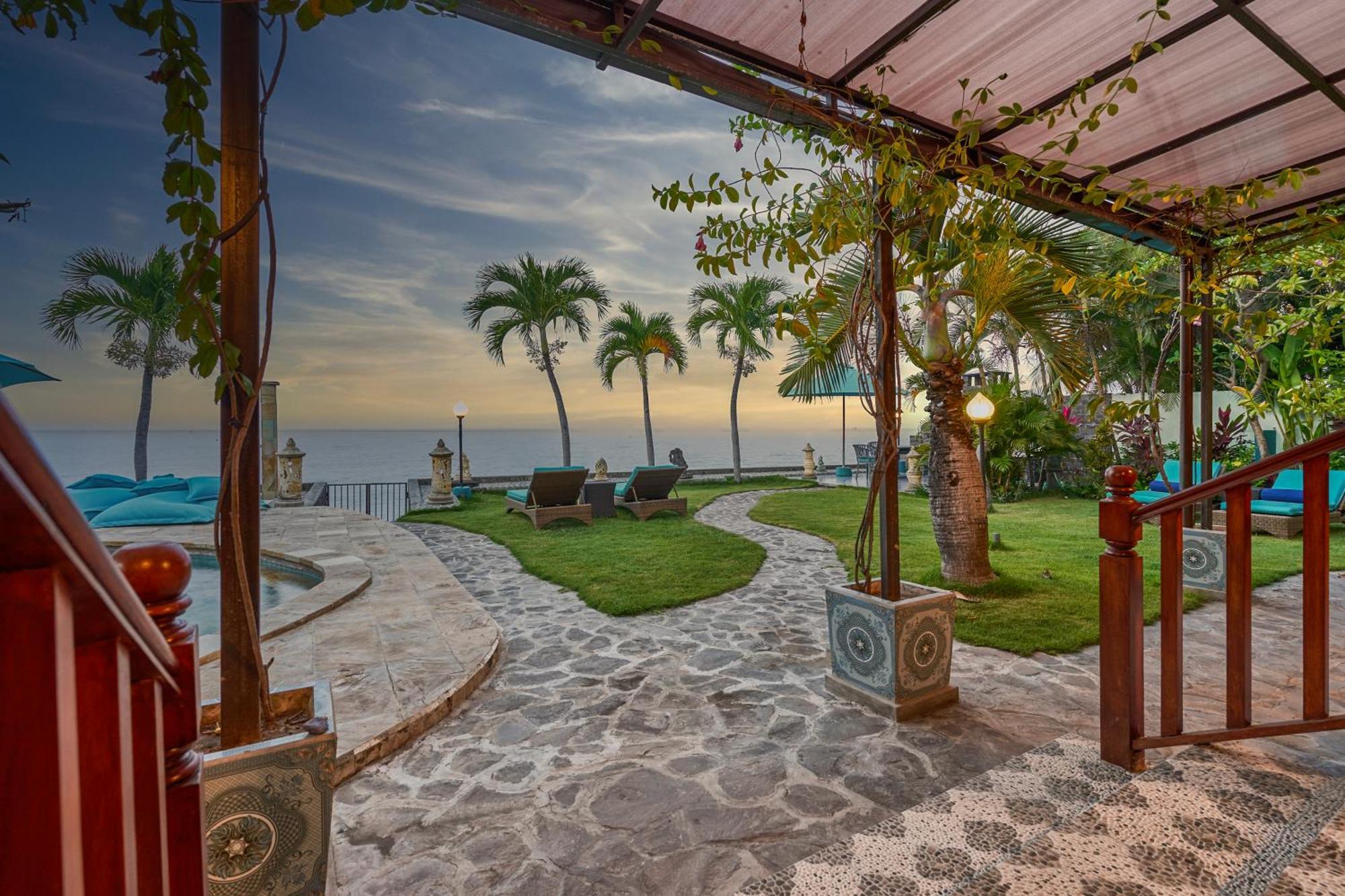 Griya Bali Surga Waterfront Boutique & Guest house Kubutambahan (Bali)