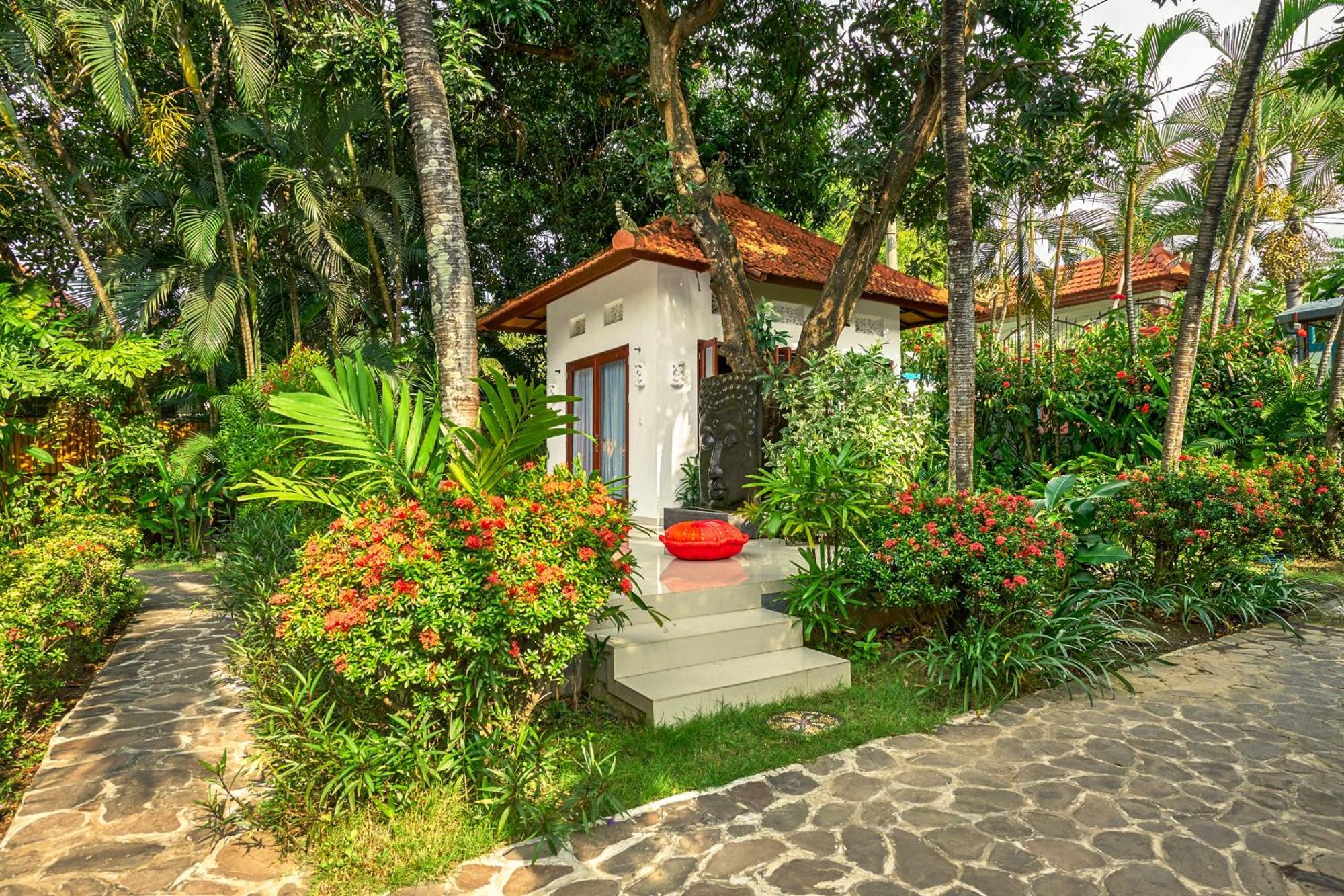 Griya Bali Surga Waterfront Boutique & *