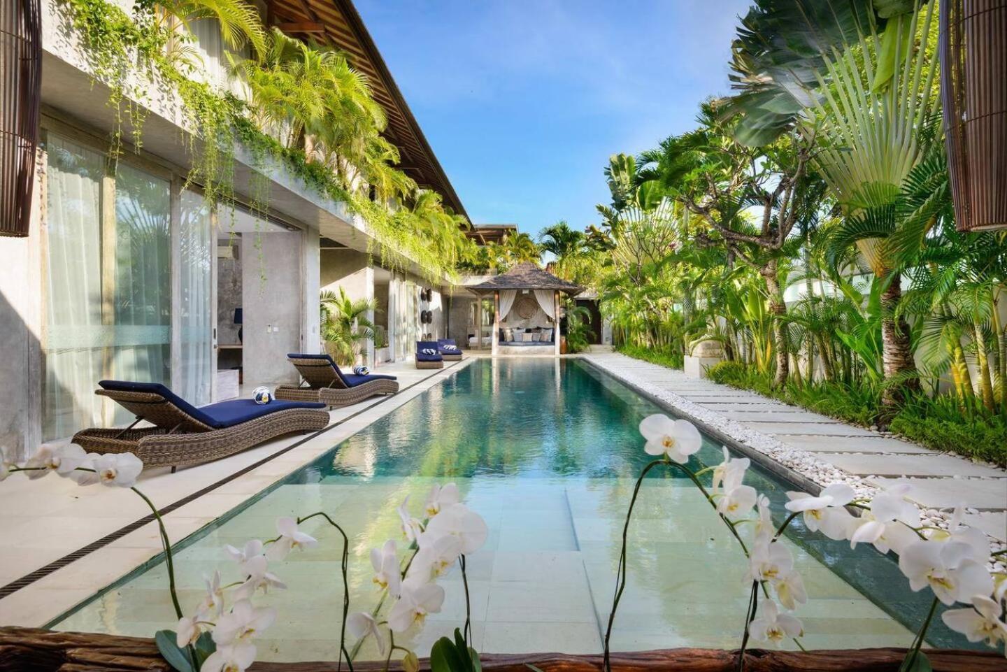 Lavish 5 Bed, Sleeps 10, Butler, Daily Breakfast Villa *