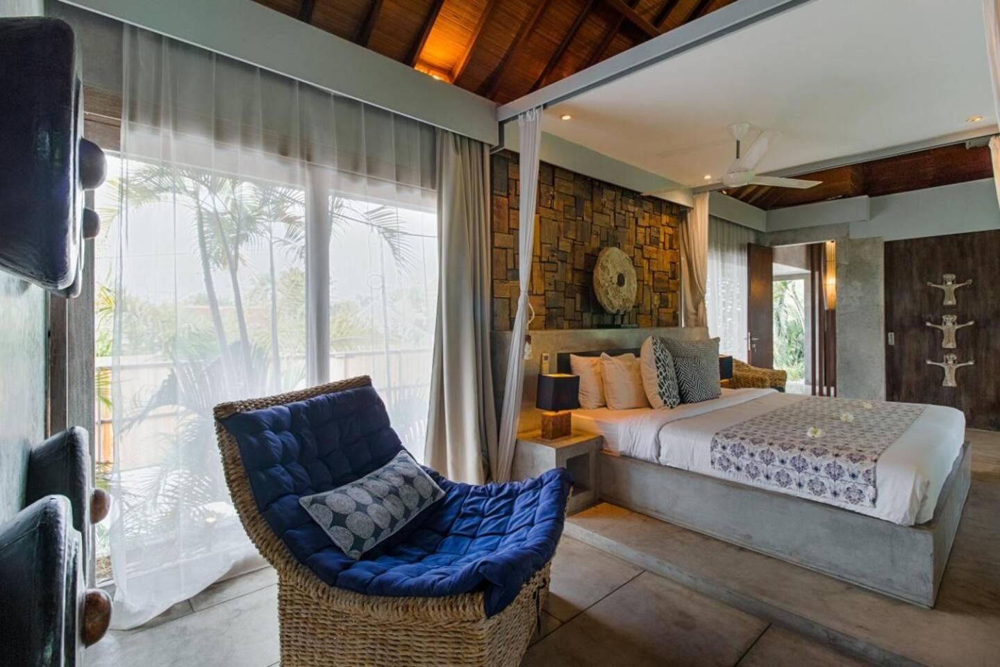 Villa Lavish 5 Bed, Sleeps 10, Butler, Daily Breakfast *