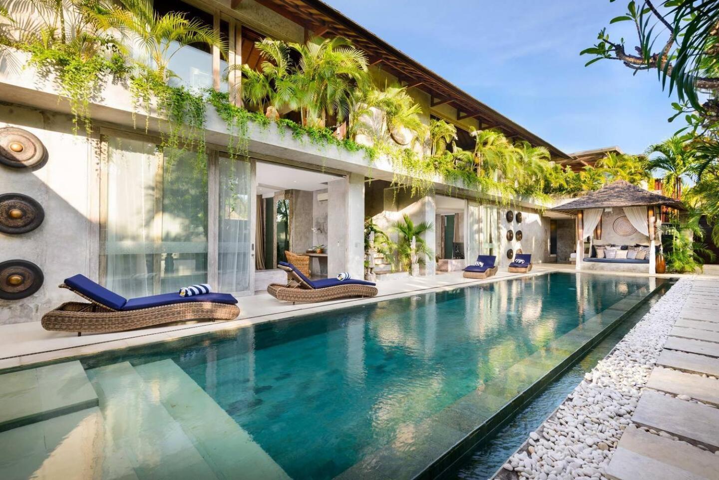 Lavish 5 Bed, Sleeps 10, Butler, Daily Breakfast * Canggu (Bali)