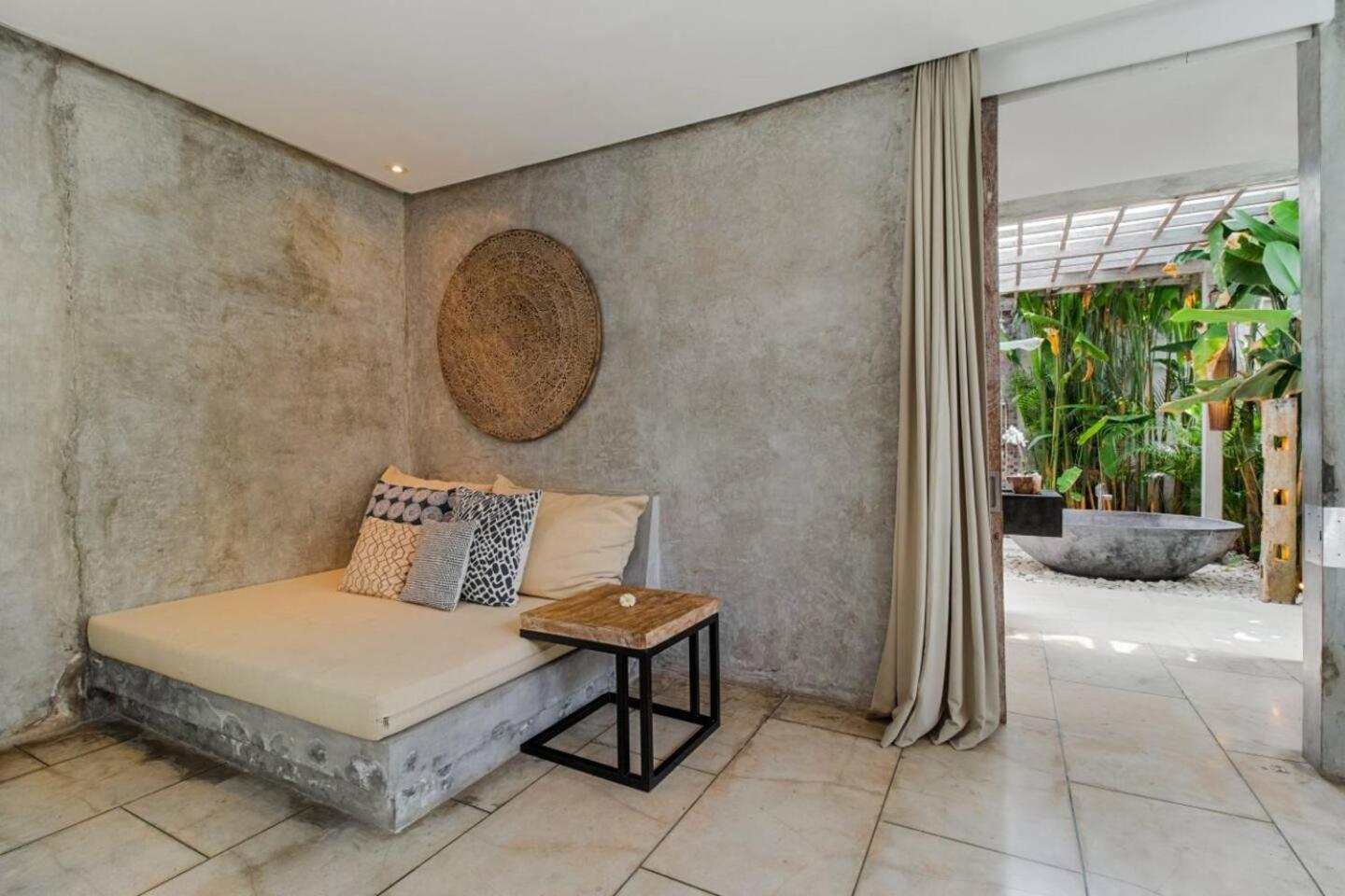 Lavish 5 Bed, Sleeps 10, Butler, Daily Breakfast