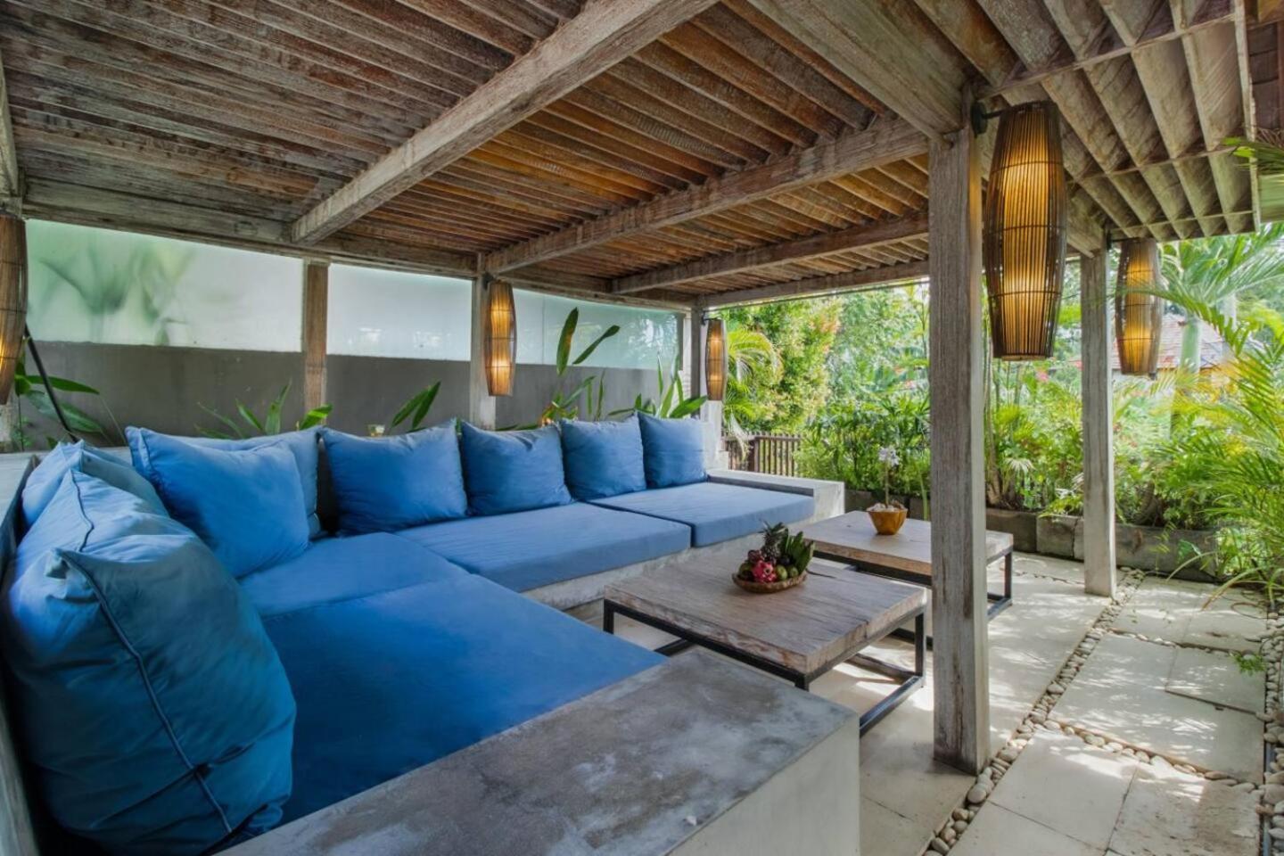 Lavish 5 Bed, Sleeps 10, Butler, Daily Breakfast Villa