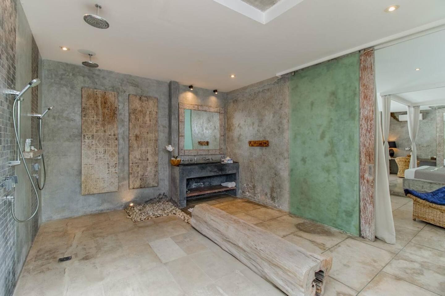 Villa Lavish 5 Bed, Sleeps 10, Butler, Daily Breakfast