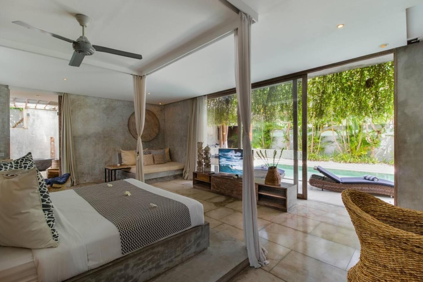 Villa Lavish 5 Bed, Sleeps 10, Butler, Daily Breakfast