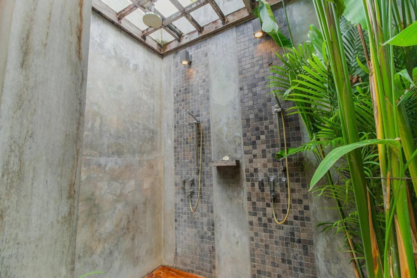 Lavish 5 Bed, Sleeps 10, Butler, Daily Breakfast