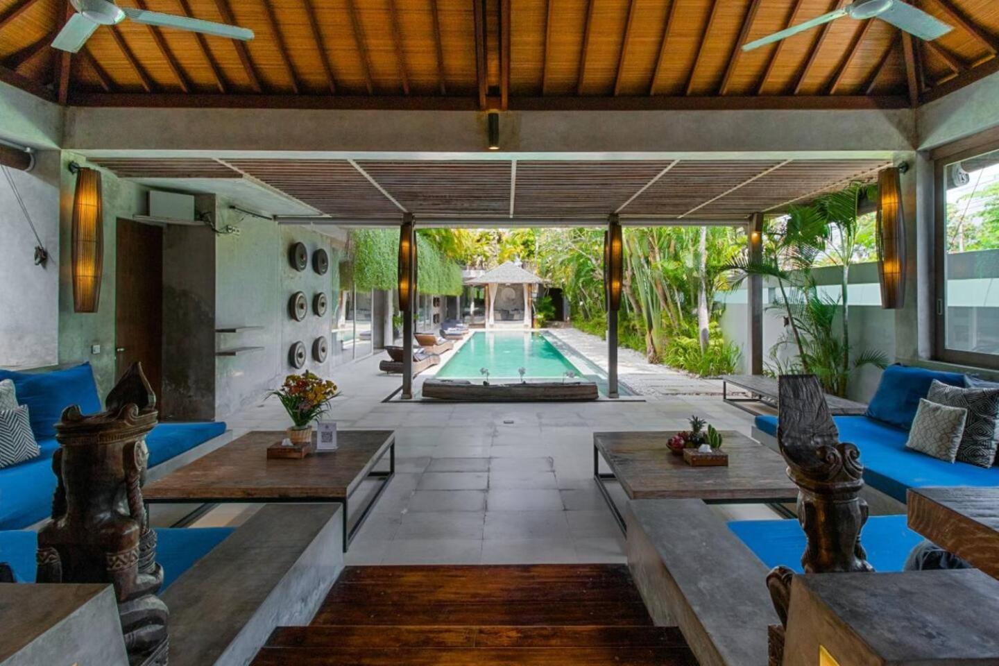 Lavish 5 Bed, Sleeps 10, Butler, Daily Breakfast Villa *