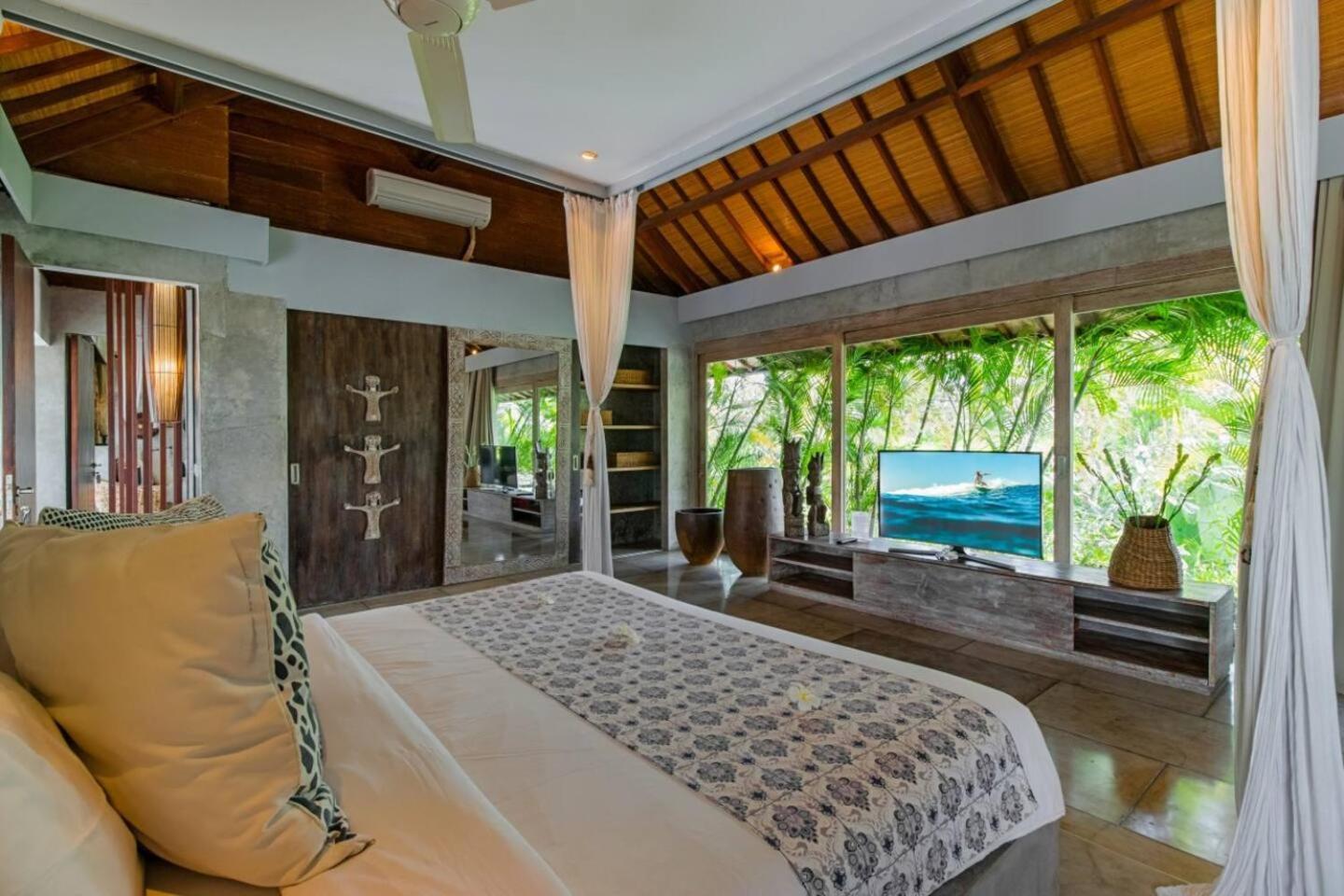 Villa Lavish 5 Bed, Sleeps 10, Butler, Daily Breakfast