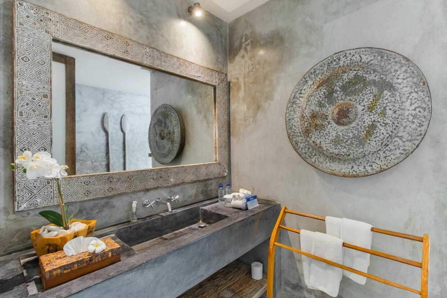 Lavish 5 Bed, Sleeps 10, Butler, Daily Breakfast Villa *