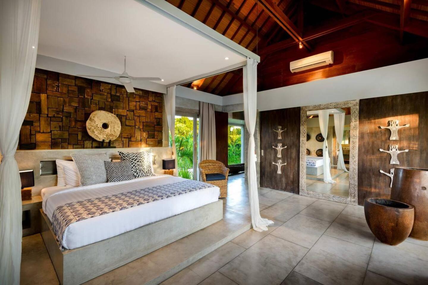 Lavish 5 Bed, Sleeps 10, Butler, Daily Breakfast Villa Canggu (Bali)