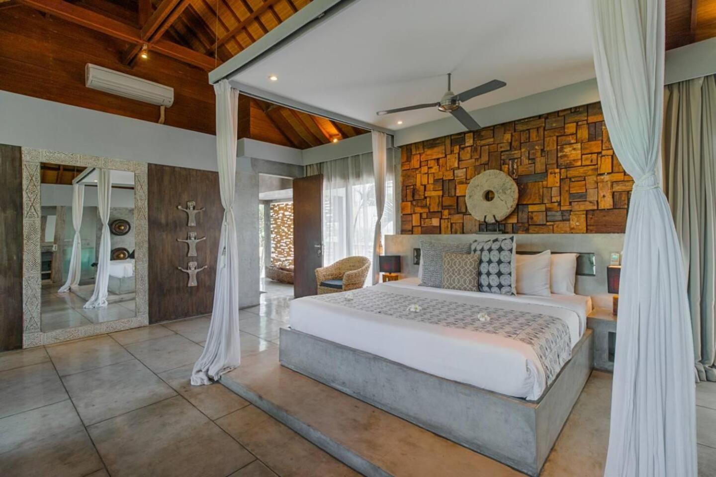 Lavish 5 Bed, Sleeps 10, Butler, Daily Breakfast Canggu (Bali)