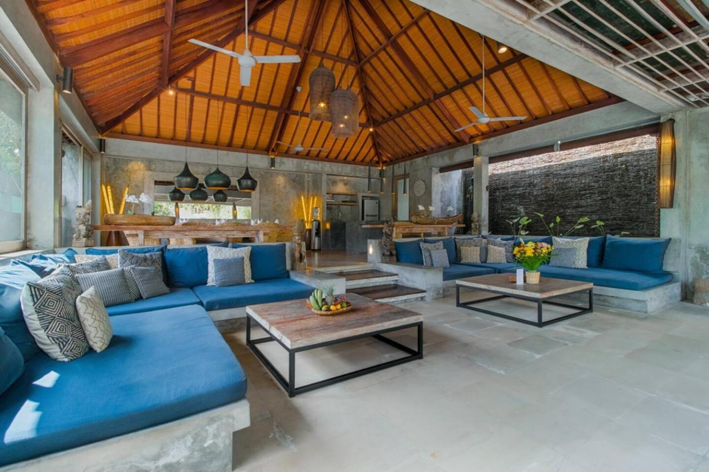 Lavish 5 Bed, Sleeps 10, Butler, Daily Breakfast