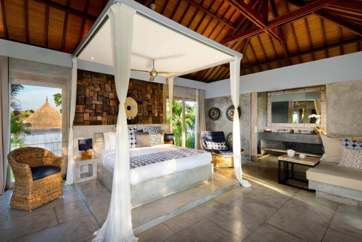 Villa Lavish 5 Bed, Sleeps 10, Butler, Daily Breakfast *