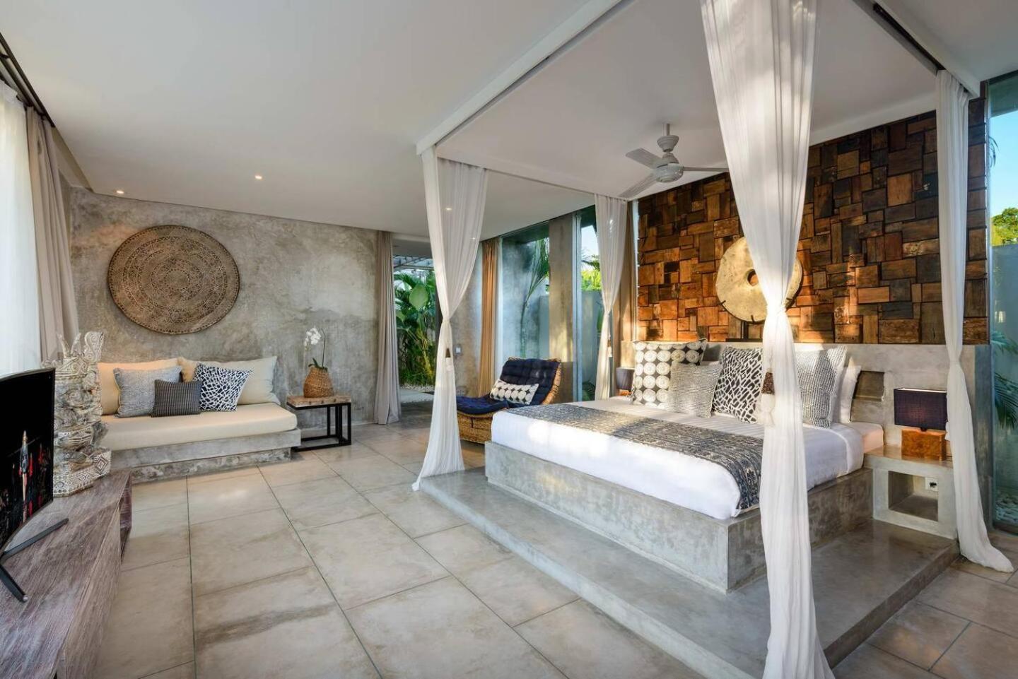 Lavish 5 Bed, Sleeps 10, Butler, Daily Breakfast Canggu (Bali)