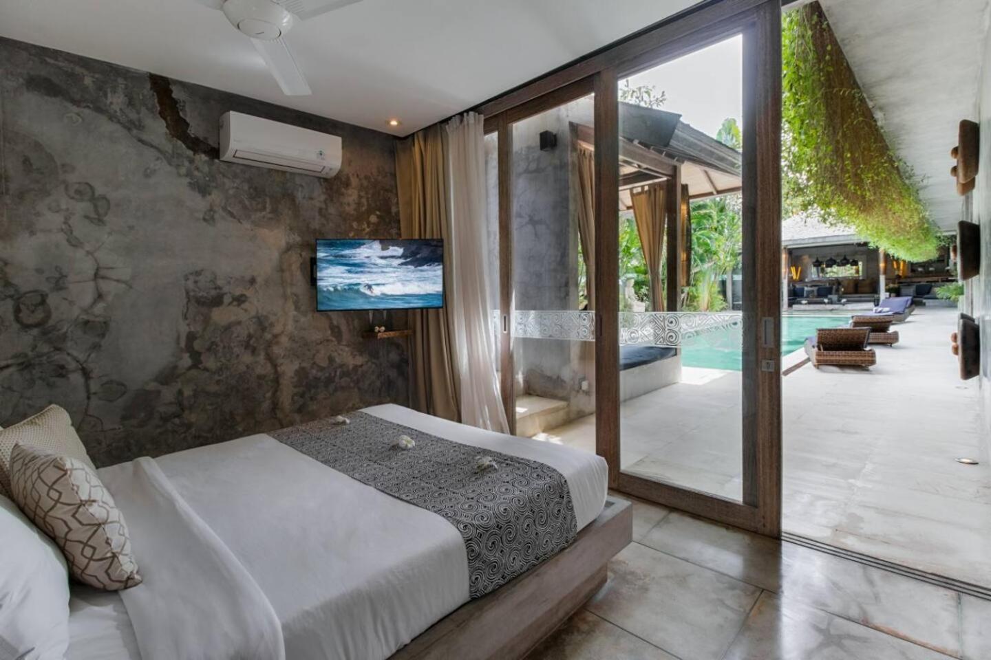 Lavish 5 Bed, Sleeps 10, Butler, Daily Breakfast