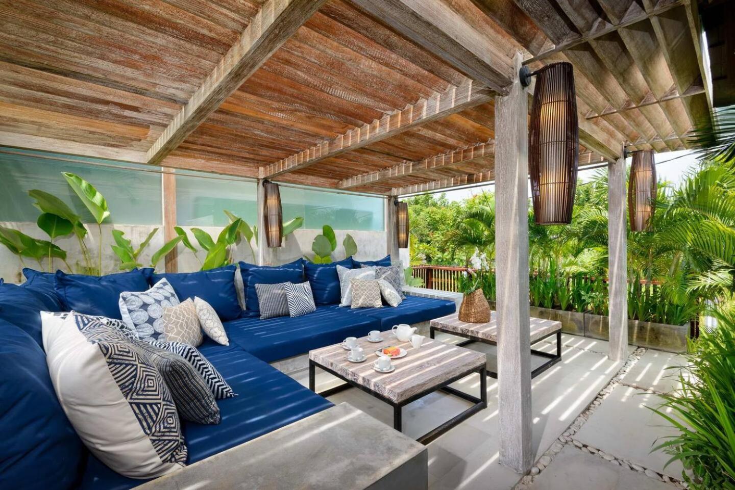 Villa Lavish 5 Bed, Sleeps 10, Butler, Daily Breakfast *