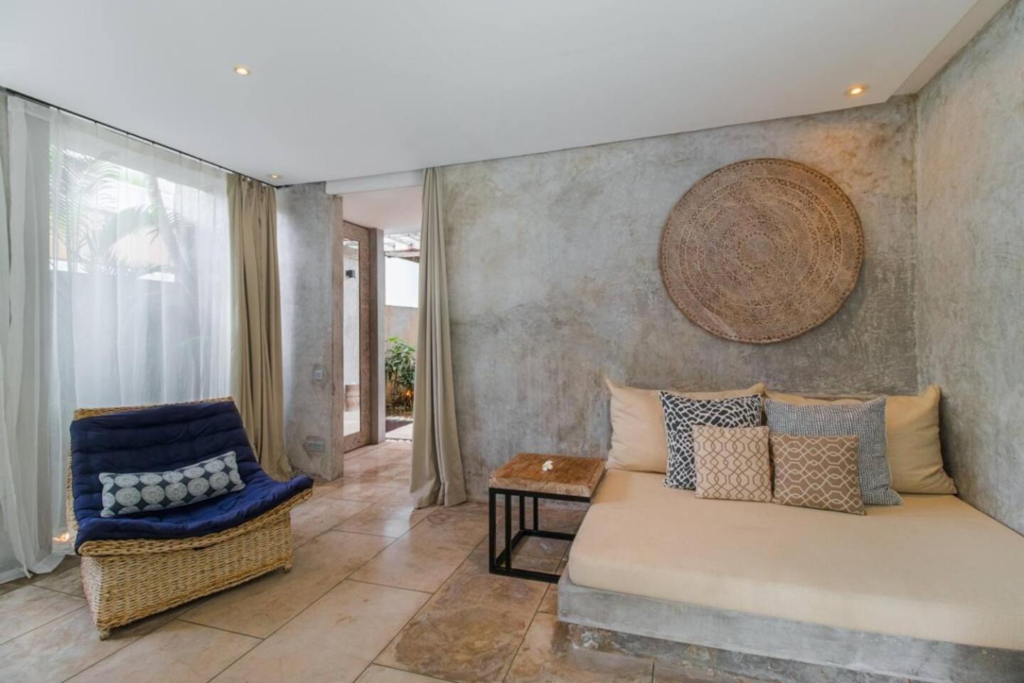 Lavish 5 Bed, Sleeps 10, Butler, Daily Breakfast *