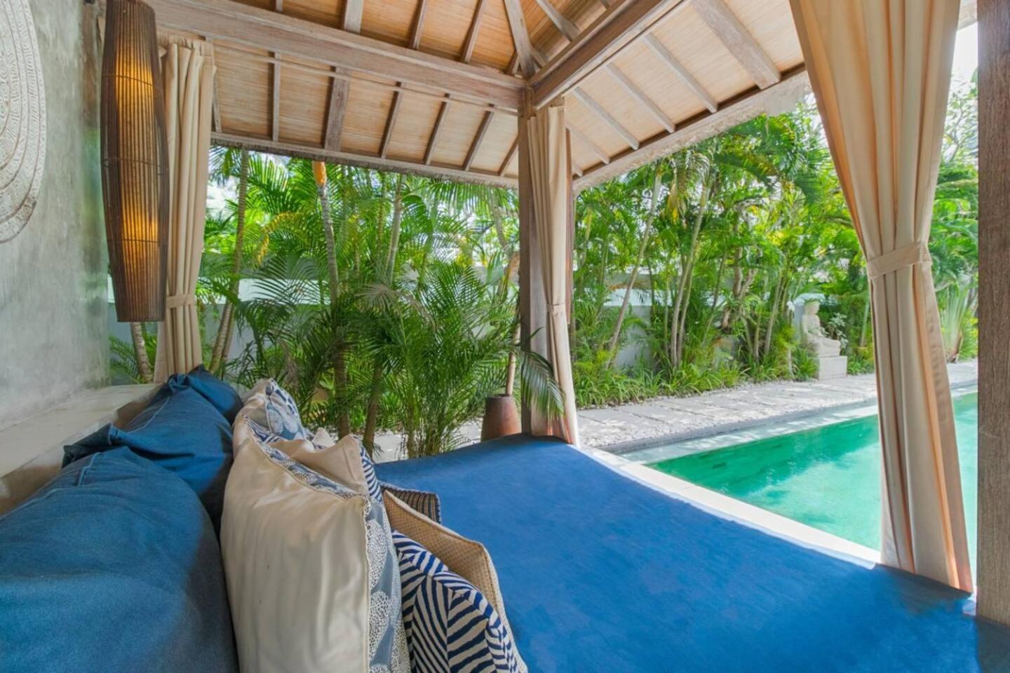 Lavish 5 Bed, Sleeps 10, Butler, Daily Breakfast Canggu (Bali)