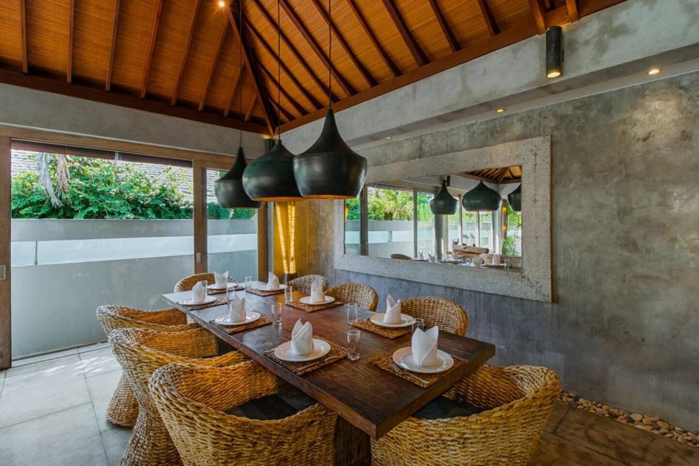 Lavish 5 Bed, Sleeps 10, Butler, Daily Breakfast Villa *