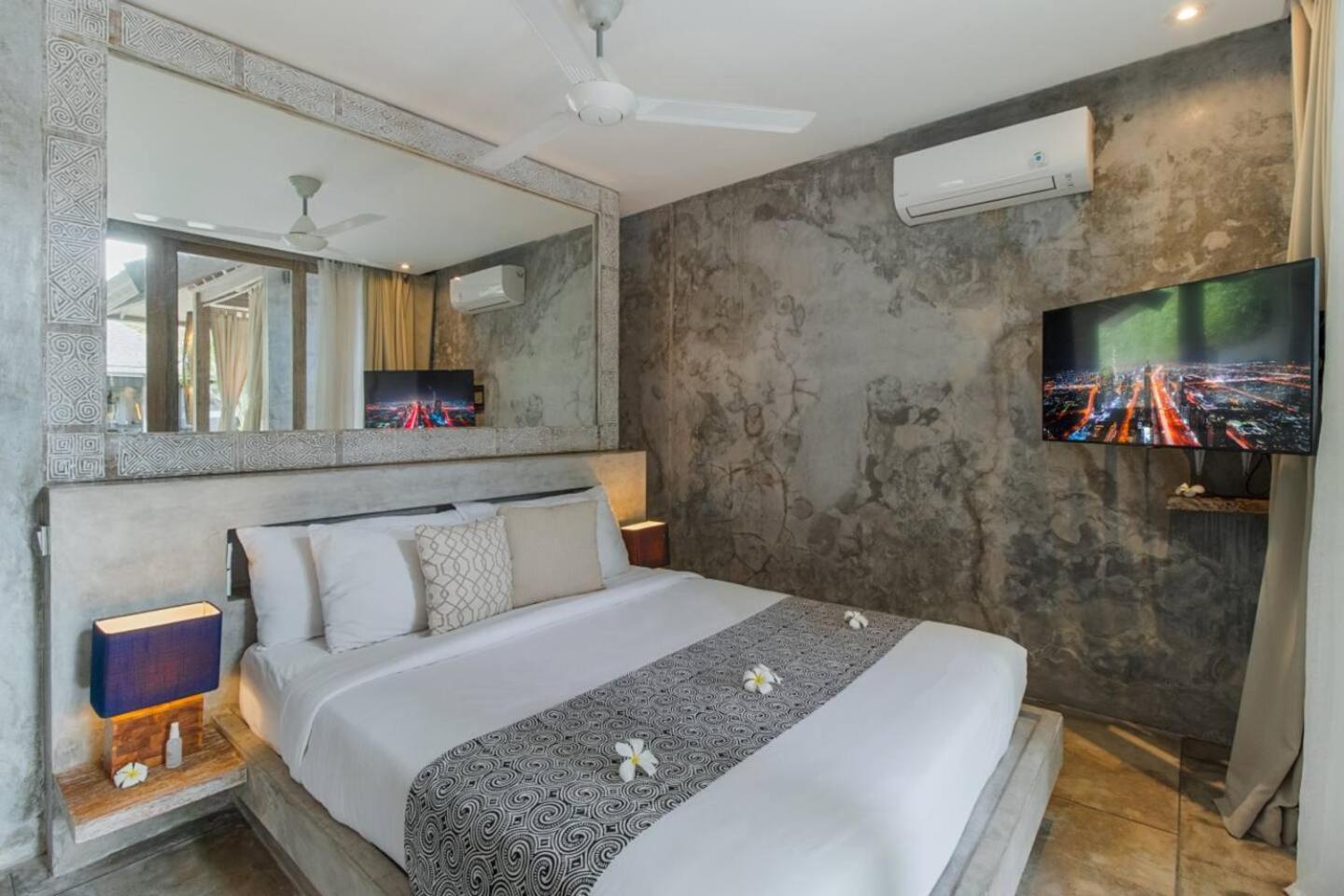 Lavish 5 Bed, Sleeps 10, Butler, Daily Breakfast * Canggu (Bali)