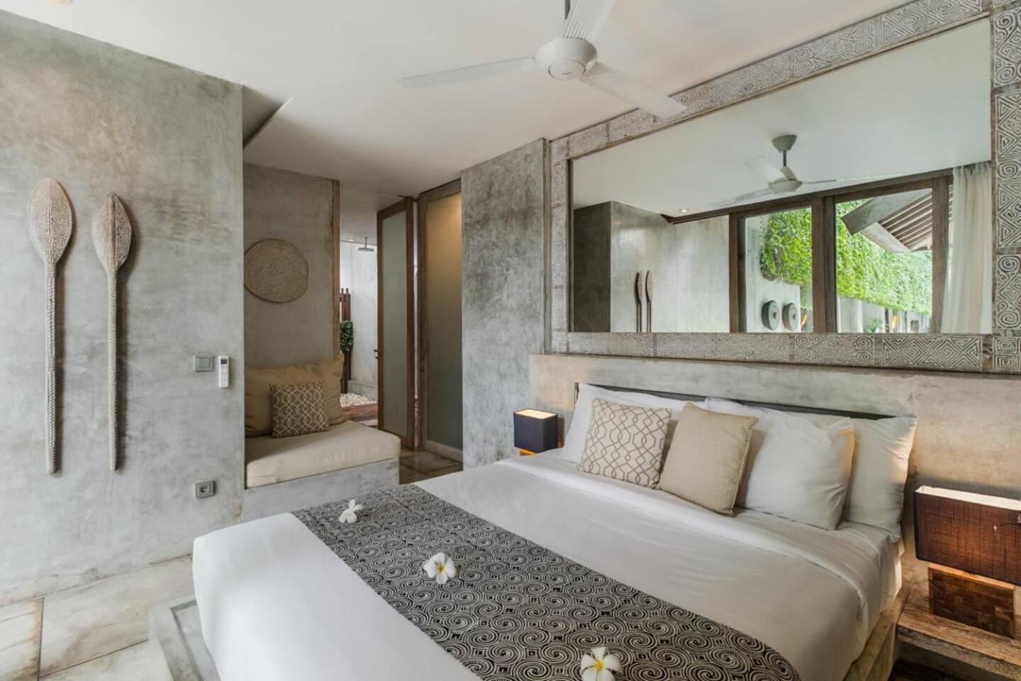 Villa Lavish 5 Bed, Sleeps 10, Butler, Daily Breakfast
